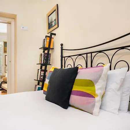 Whome | Alameda Patio Hideaway